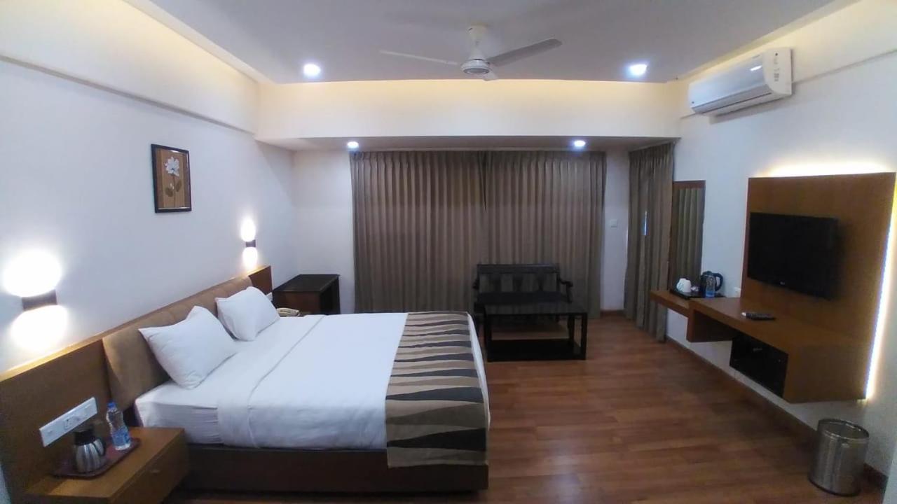 ホテル Malabar Residency カンヌール エクステリア 写真