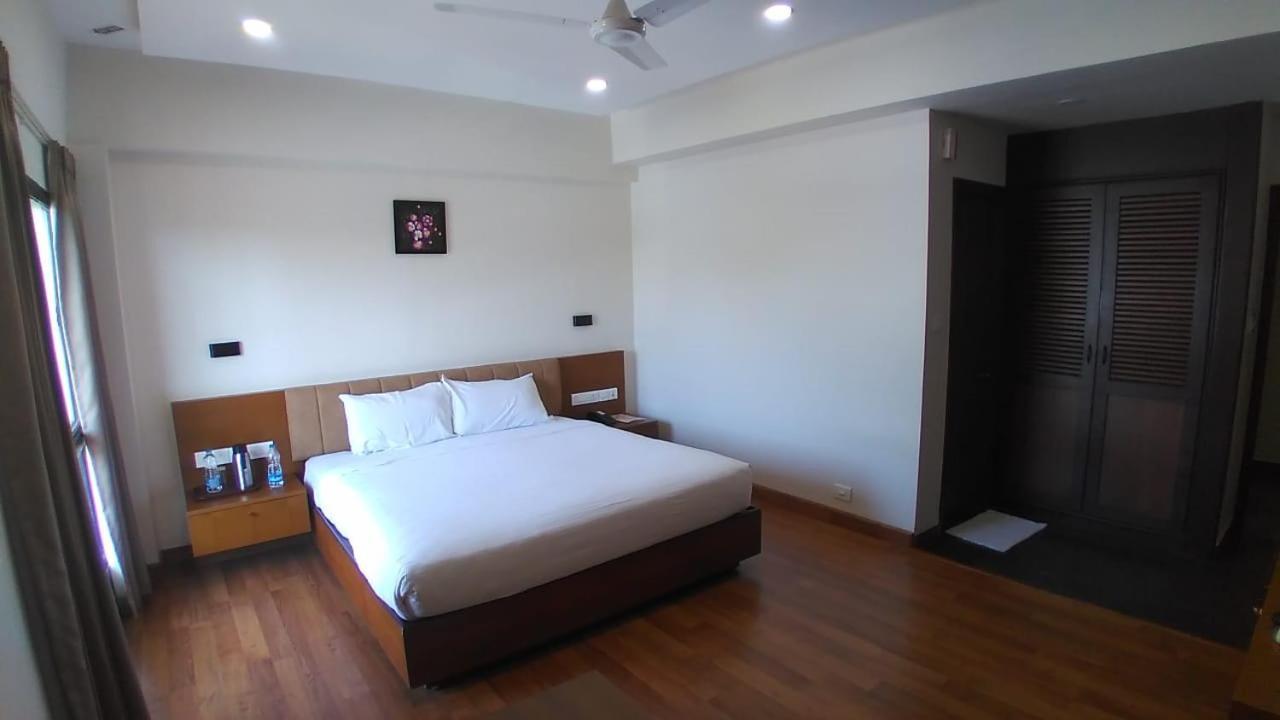 ホテル Malabar Residency カンヌール エクステリア 写真