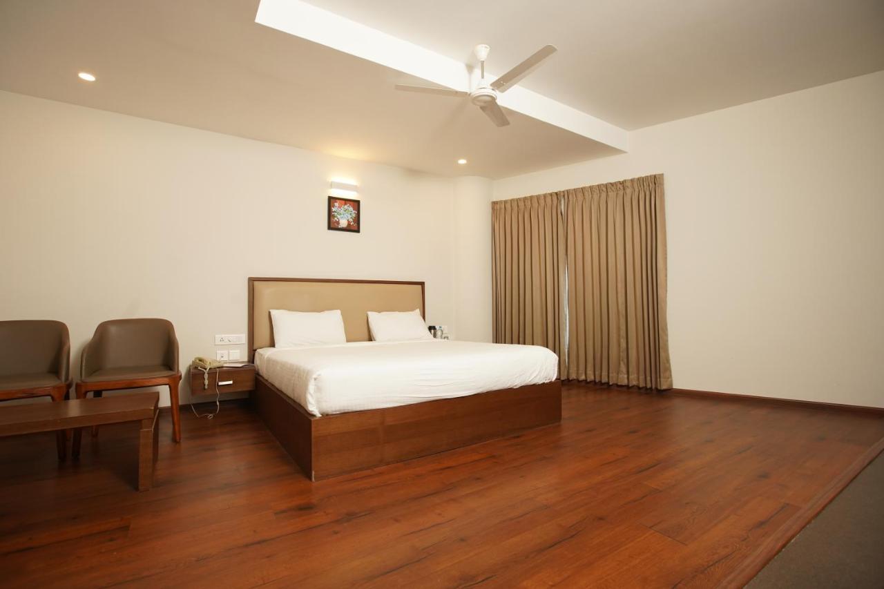 ホテル Malabar Residency カンヌール エクステリア 写真