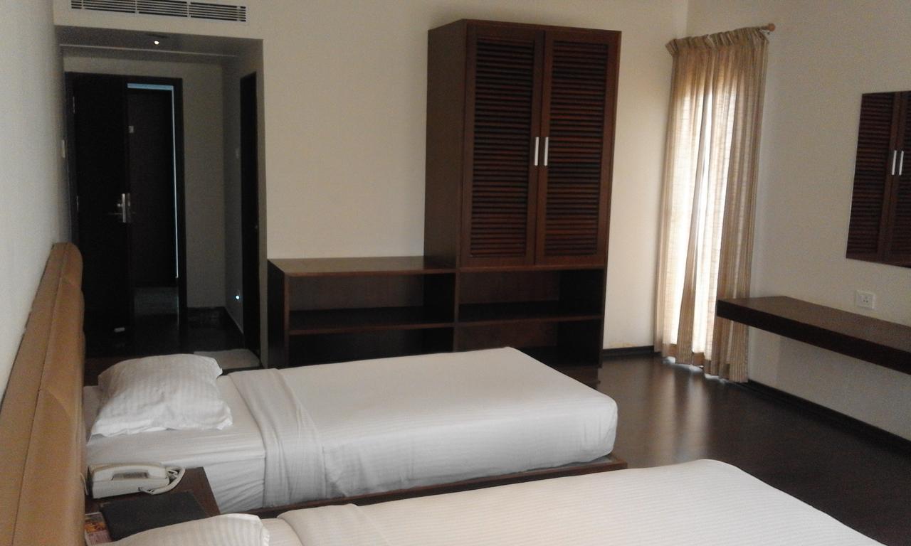 ホテル Malabar Residency カンヌール エクステリア 写真
